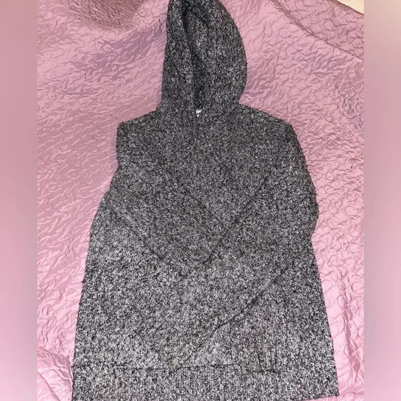 Men’s Old Navy size small hooded sweatshirt. Super warm + cozy. Grey. Like new! - Picture 6 of 7